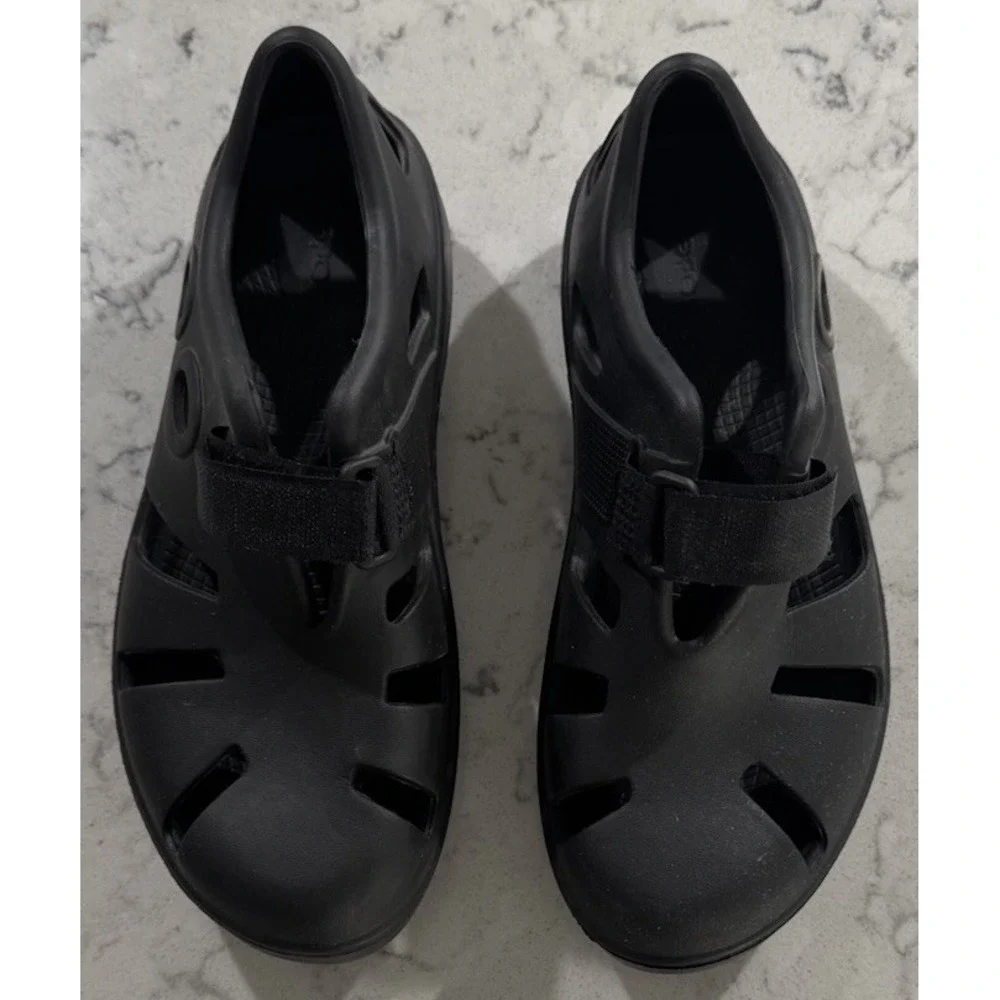OOFOS OOcandoo Black Recovery Sandals Mens 6 Womens 8 Unisex Closed Toe EU 39